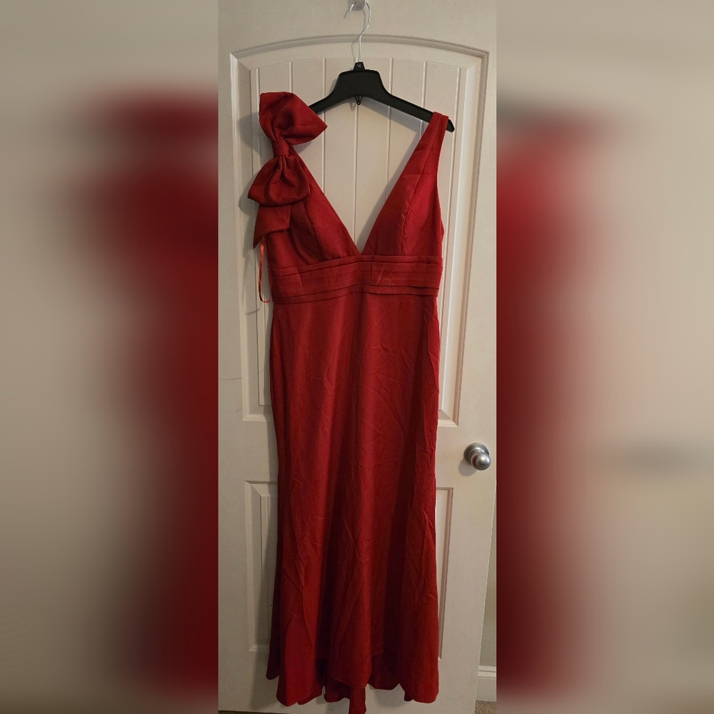 MAC DUGGAL Sleeveless V Neck Bow Detail RED Mermaid Gown - Size 12 - NWT - Picture 4 of 10